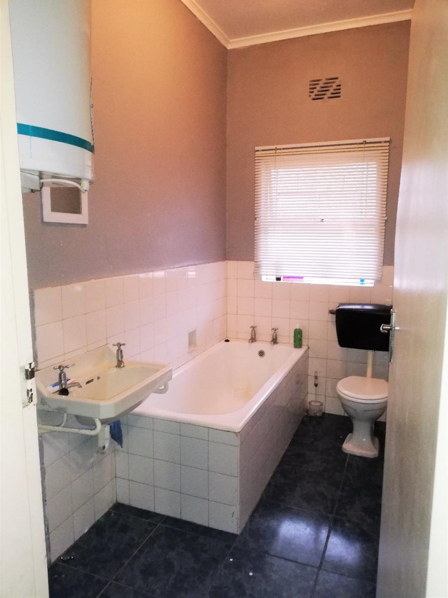 4 Bedroom Property for Sale in Oakdale Western Cape